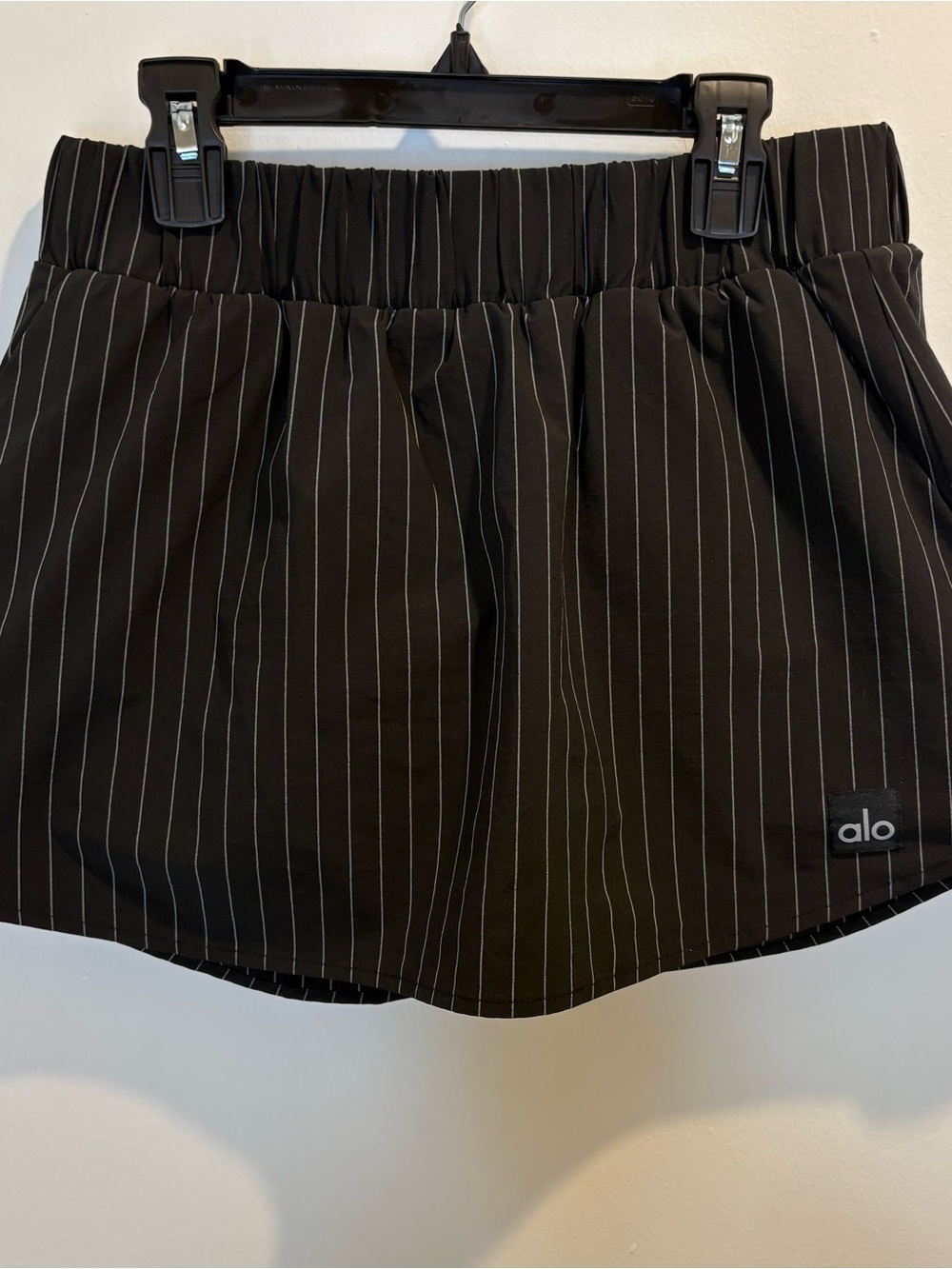 ALO Yoga RARE Pinstripe Daylight Mini Skirt Skort Black Titanium Medium - Picture 4 of 12